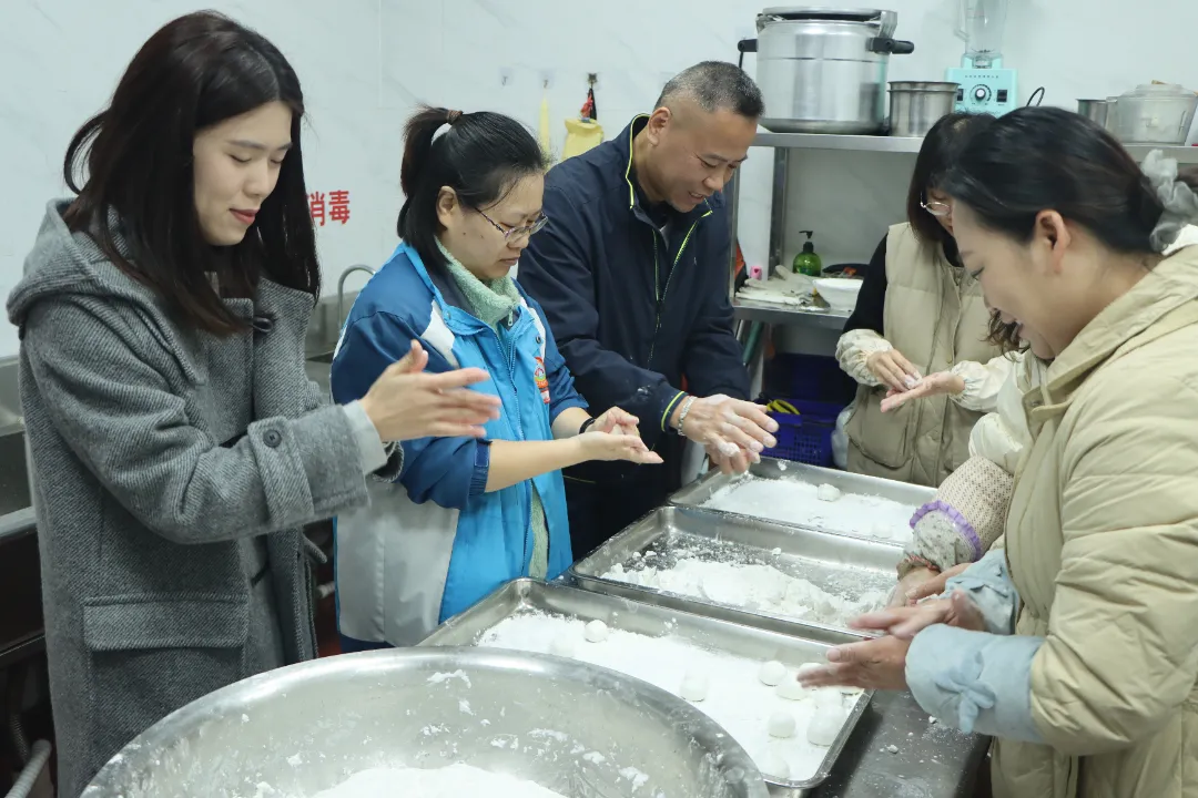 印务集团工会开展“情暖冬至、米时香四溢”活动