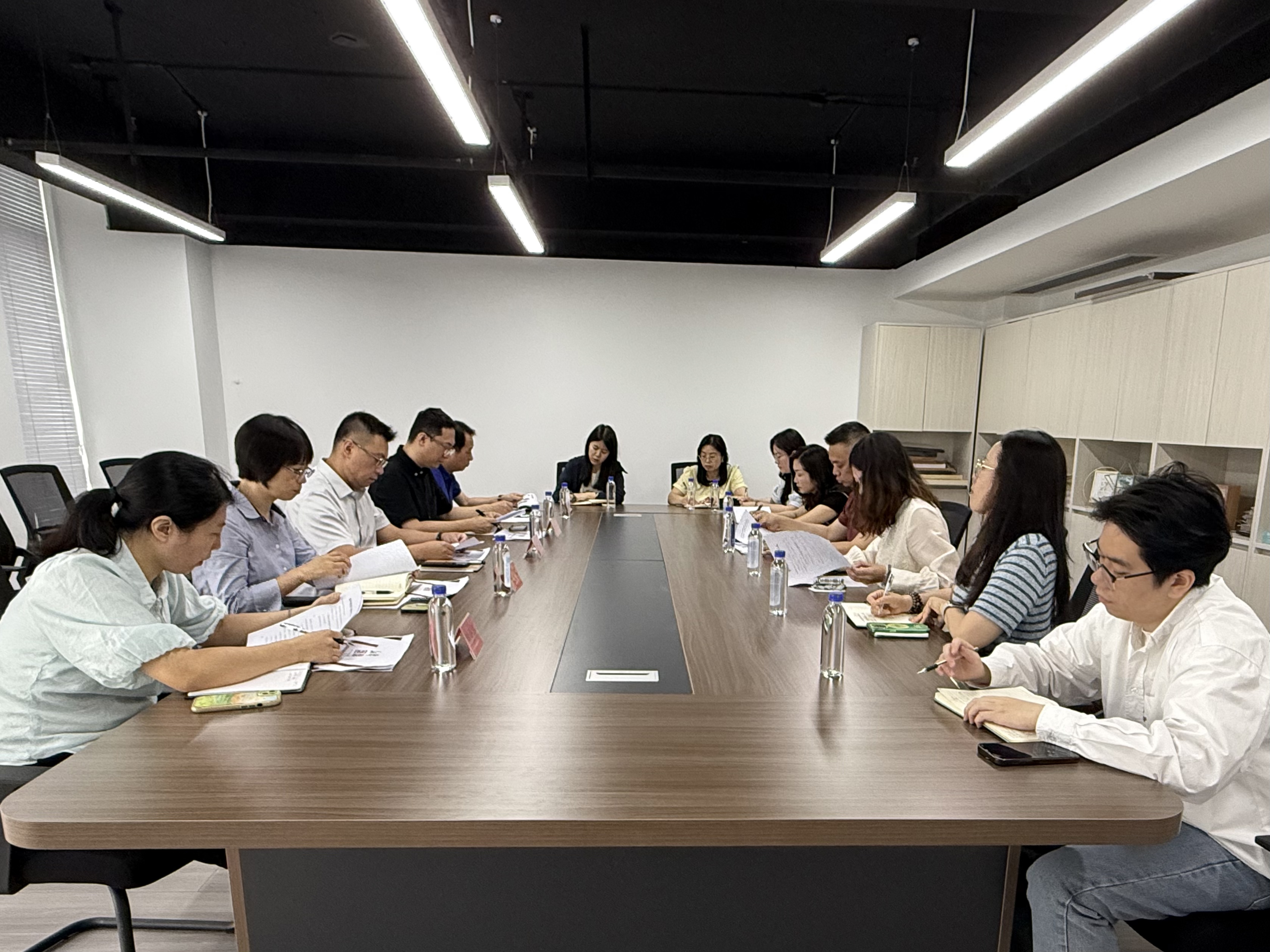 印务集团党委书记、董事长黄翔一行到 新华印像公司开展调研